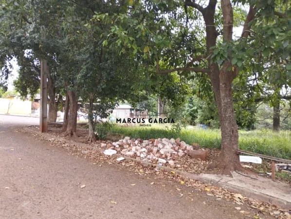 Terreno à Venda no Conjunto Maria Cecília – Região Norte de Londrina/PR Terreno Comercial e Residencial | 1.027 m² | Esquina | Alto Potencial Construtivo