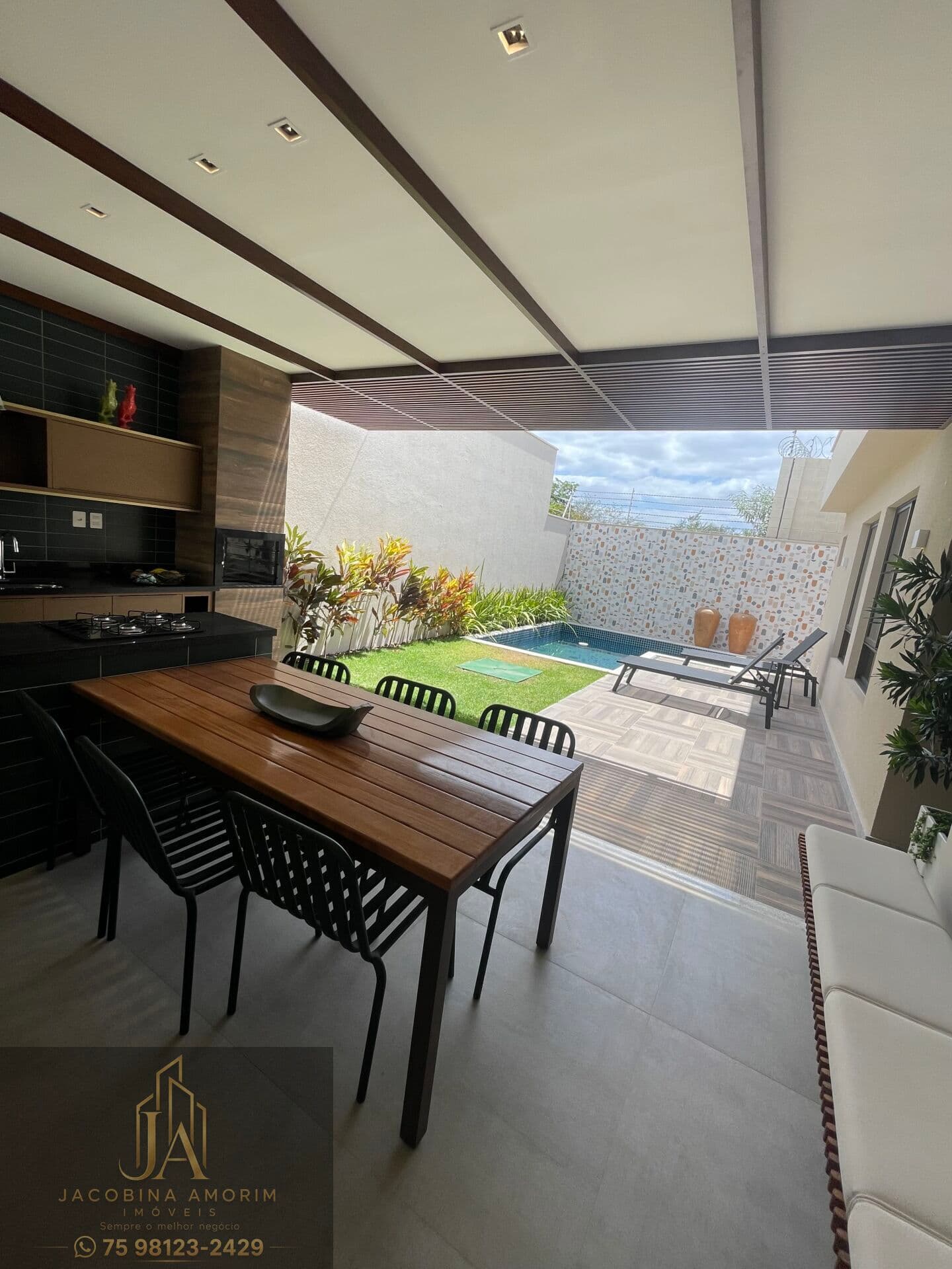 Casa térrea alto padrão em Condomínio no Sim