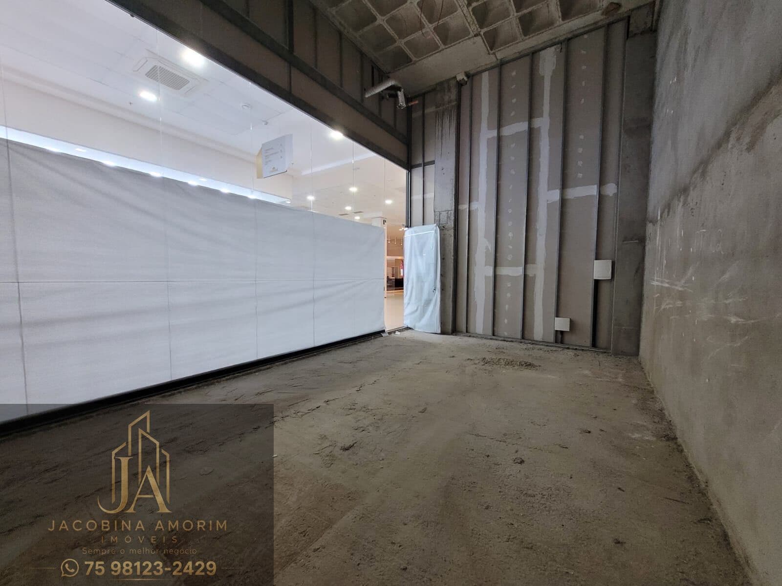 Sala Comercial em Edifício Charmant, Feira de Santana/BA