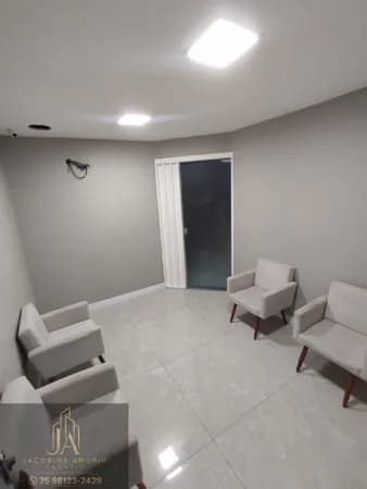 Sala mobiliada para dentista com duas cadeiras instaladas