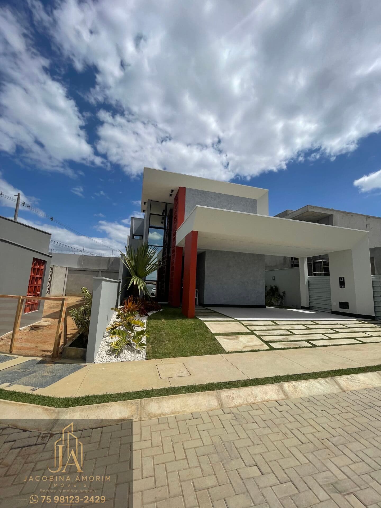 Casas duplex de alto padrão com 4 suítes.