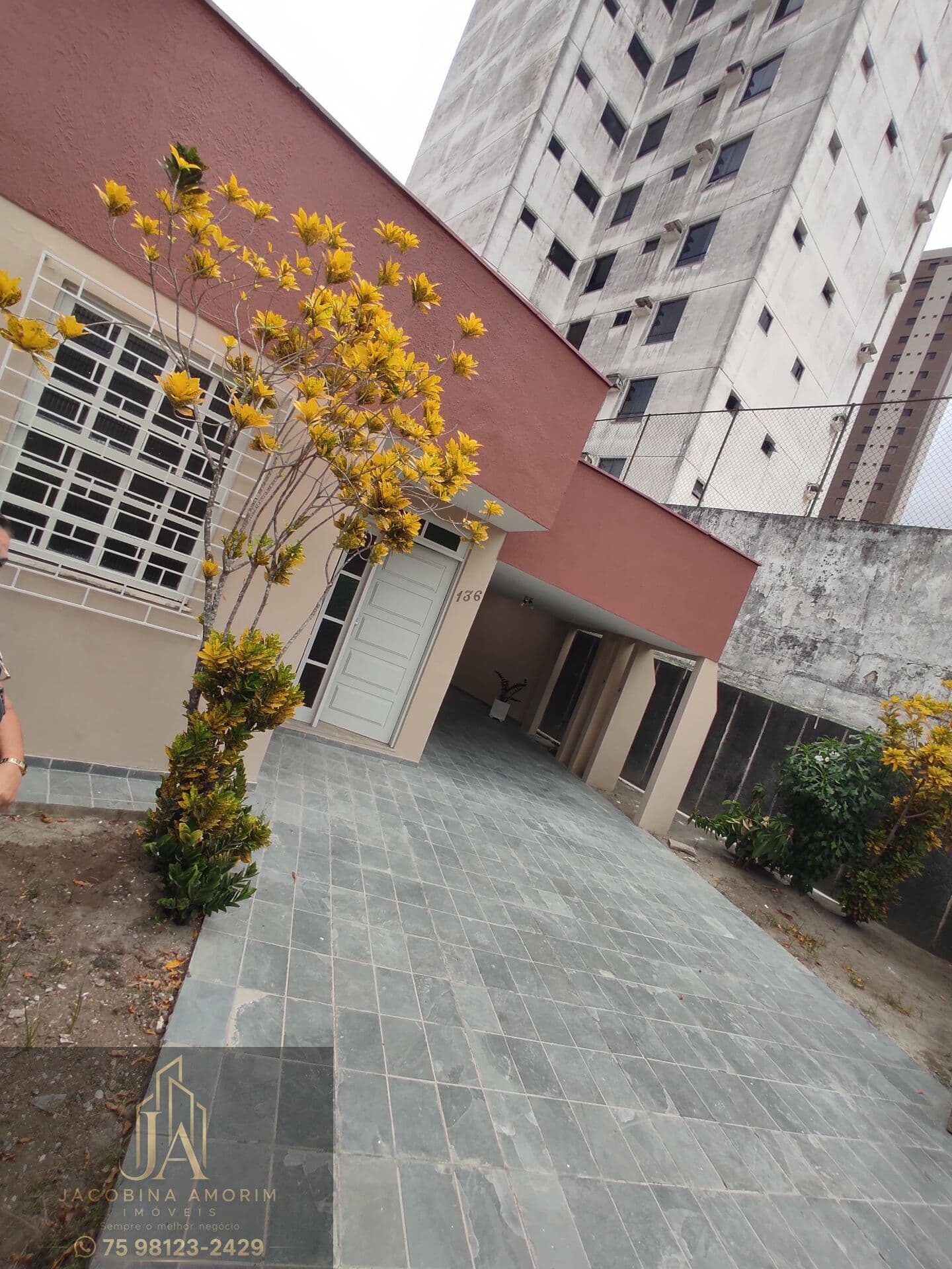 Casa em Santa Mônica 1 rua com 24h de monitoramento de segurança