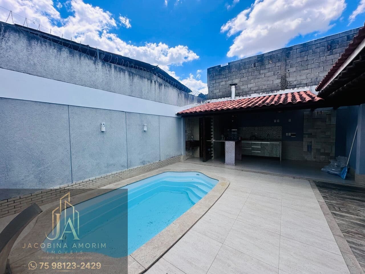 Casa em rua segura no Sim com piscina e area gourmet
