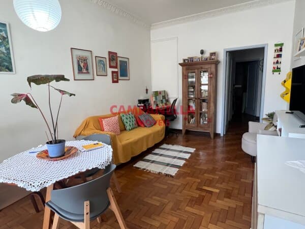 Apartamento charmoso, 02 quartos, dependências, Glória RJ