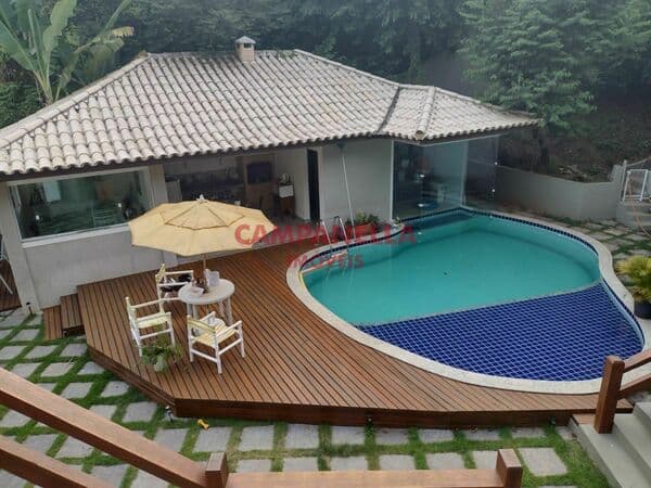 Linda casa nova com 04 suítes, piscina, sauna, casa de caseiro, Praia Brava Búzios