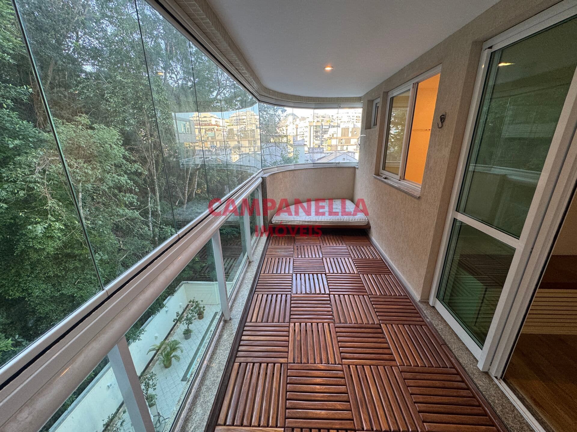 Apartamento Varandão, 02 quartos, suíte, garagem, piscina, Gávea RJ