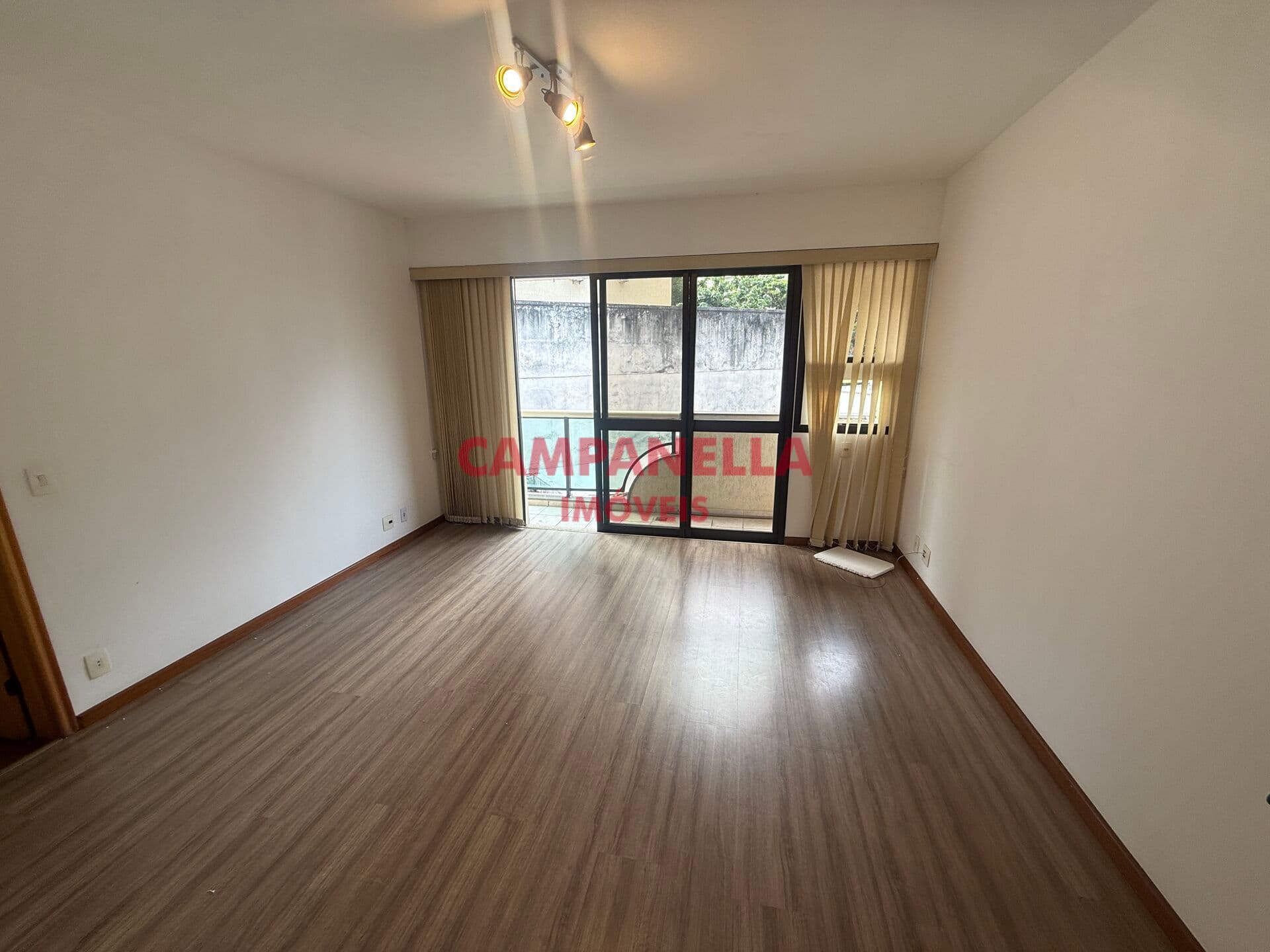 Apartamento 03 quartos, suíte, dependências, garagem, Jardim Botânico