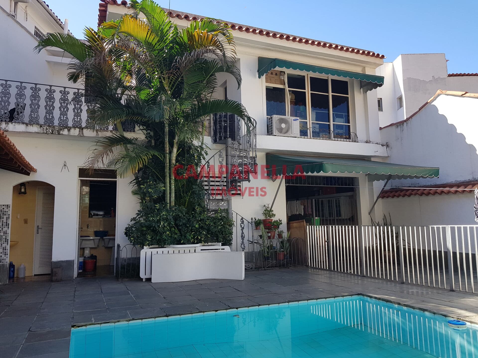 Espetacular casa com piscina em rua residencial, Grajaú RJ