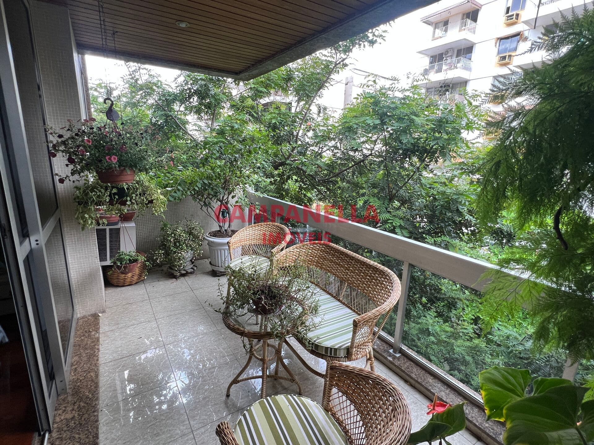 Apartamento fantástico,2 varandas, salão em 03 ambientes, 04 quartos, 02 suítes, 03 vagas, Praça Saens Pena