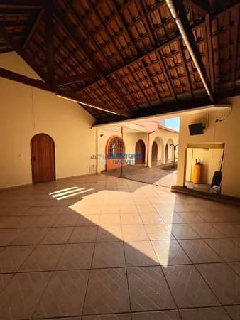 Casa a venda com 5 dormitórios, sendo 1 suítes na Zona Central de Rio Claro SP por R$ 1.770.000,00