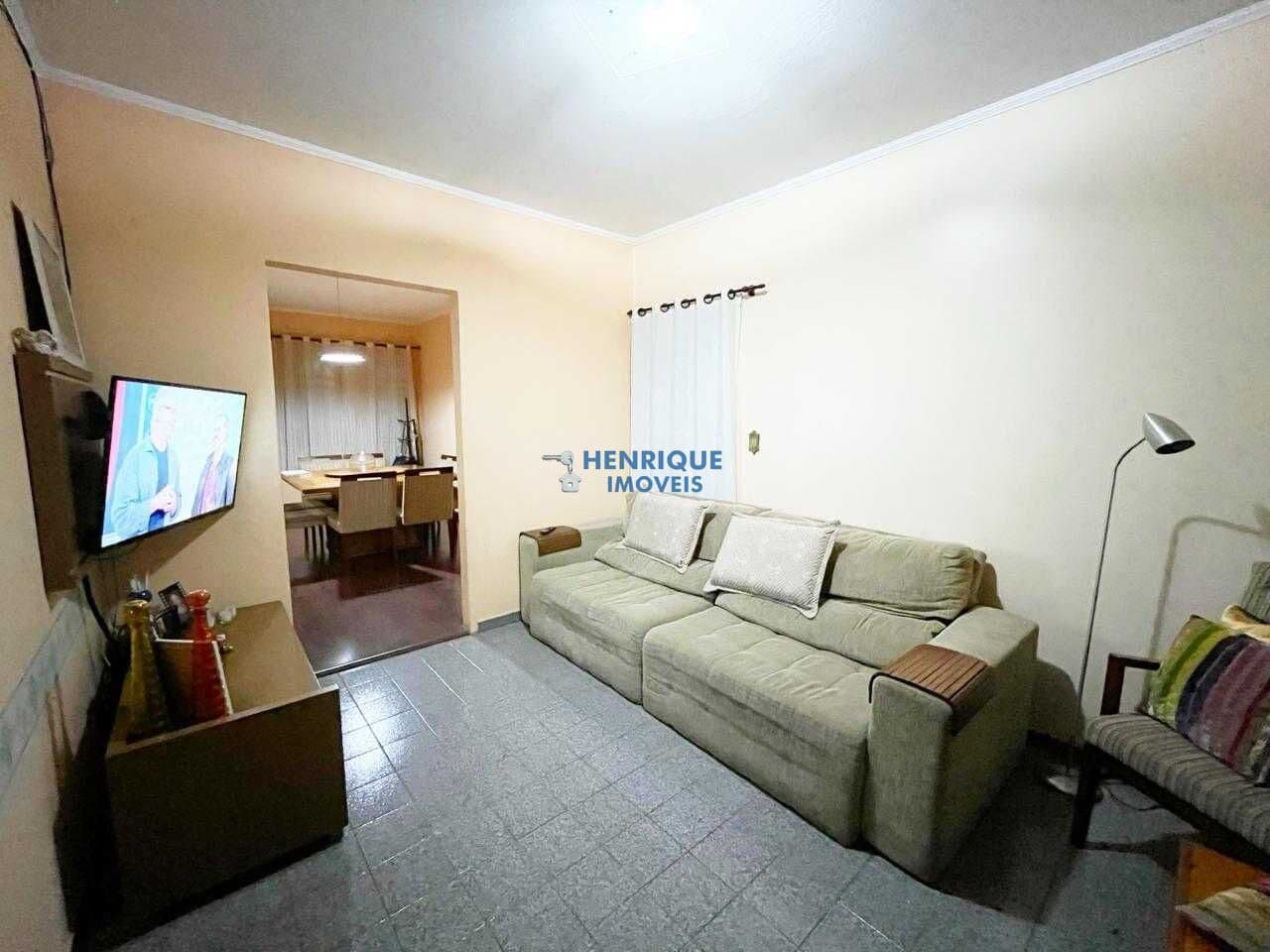 Casa à venda com edícula no bairro do Estádio por R$ 450.000,00 em Rio Claro, SP.