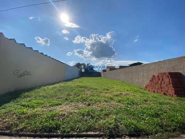 Terreno de 550m² no Jardim América R$525.000,00