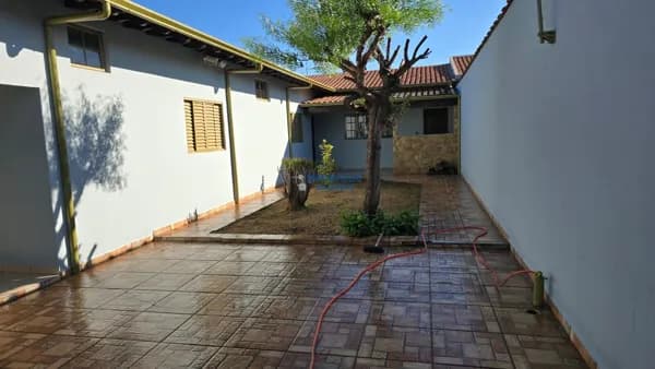✨ Casa ampla, quintal espaçoso e pronta para financiar — Oportunidade no Floridiana!