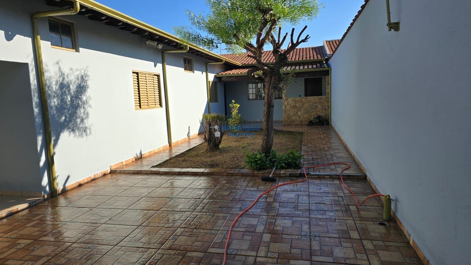 ✨ Casa ampla, quintal espaçoso e pronta para financiar — Oportunidade no Floridiana!