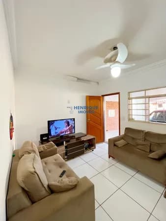 Casa à venda com 2 dormitórios e terreno de 250m2 no bairro Jardim Village em Rio Claro SP por R$ 360.000,00