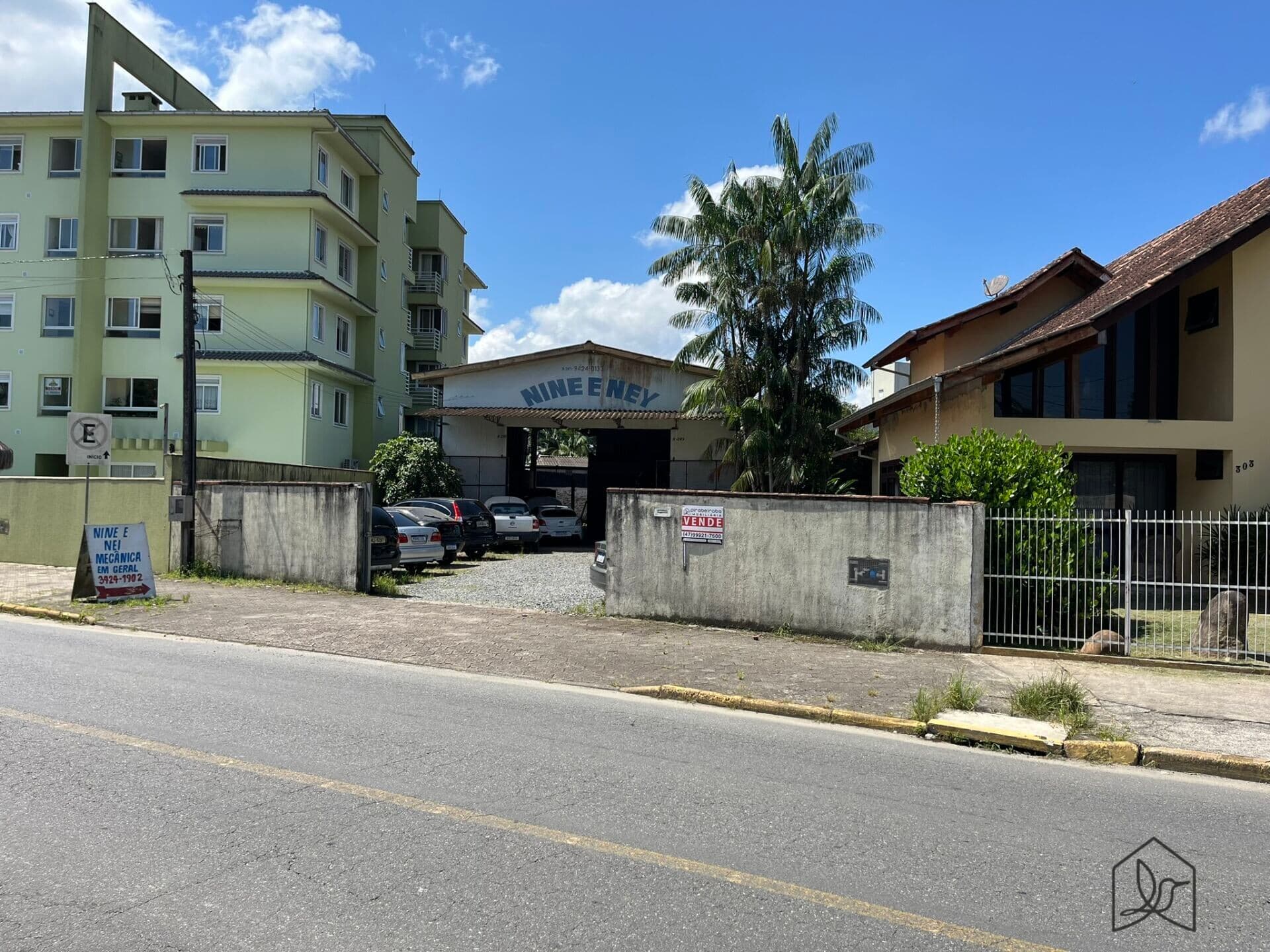 Terreno com Galpão à Venda