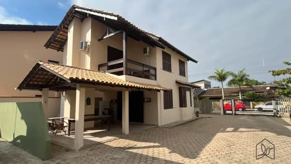Casa à Venda