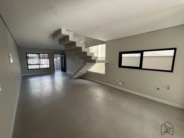 Sobrado Geminado em Pirabeiraba