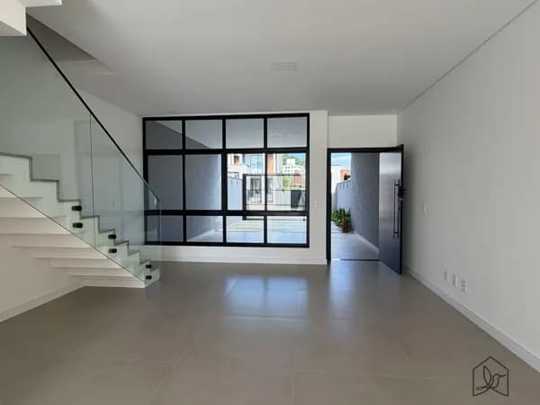 Casa no Santo Antônio com 3 suítes e Piscina