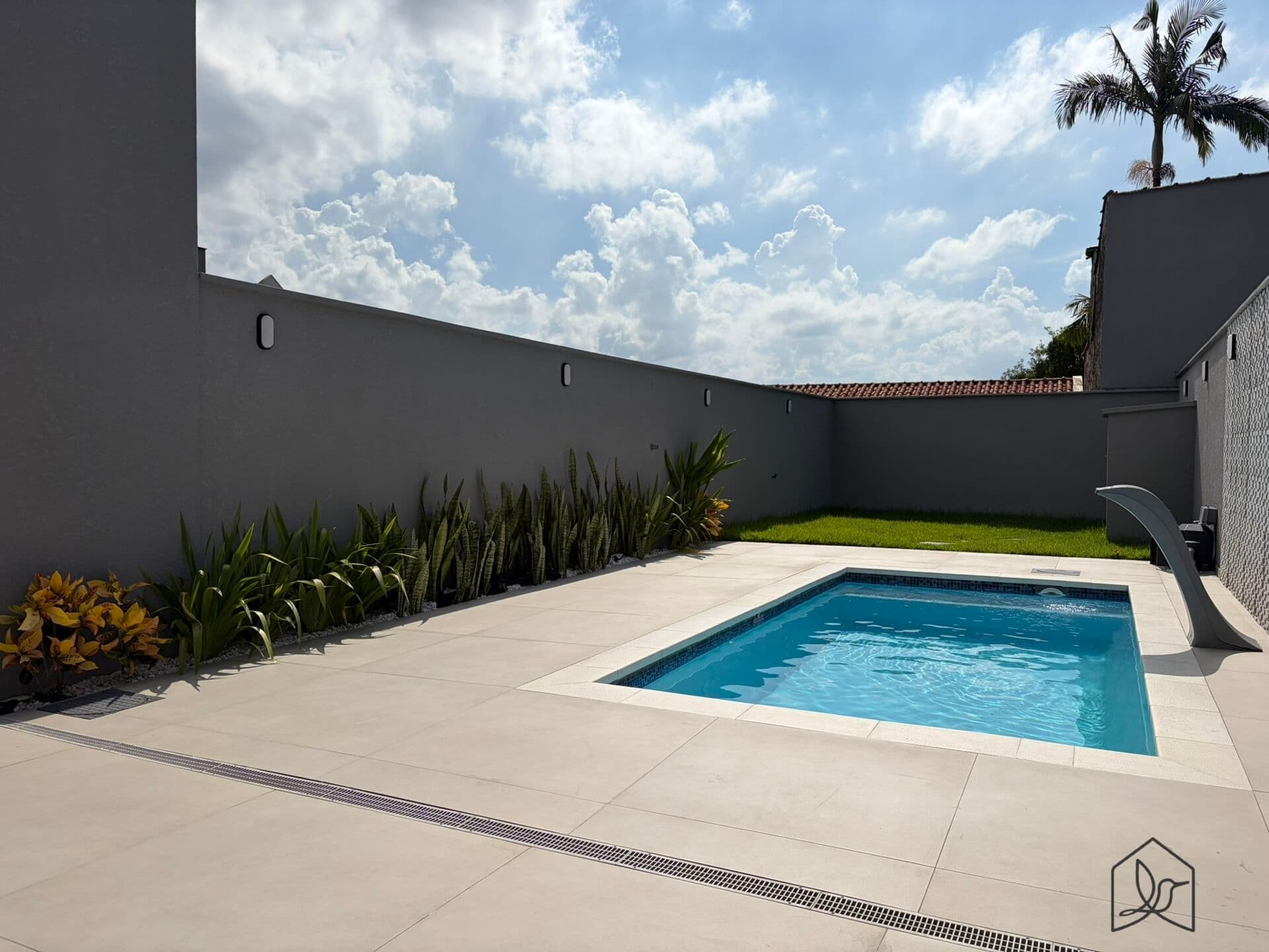 Casa no Santo Antônio com 3 suítes e Piscina