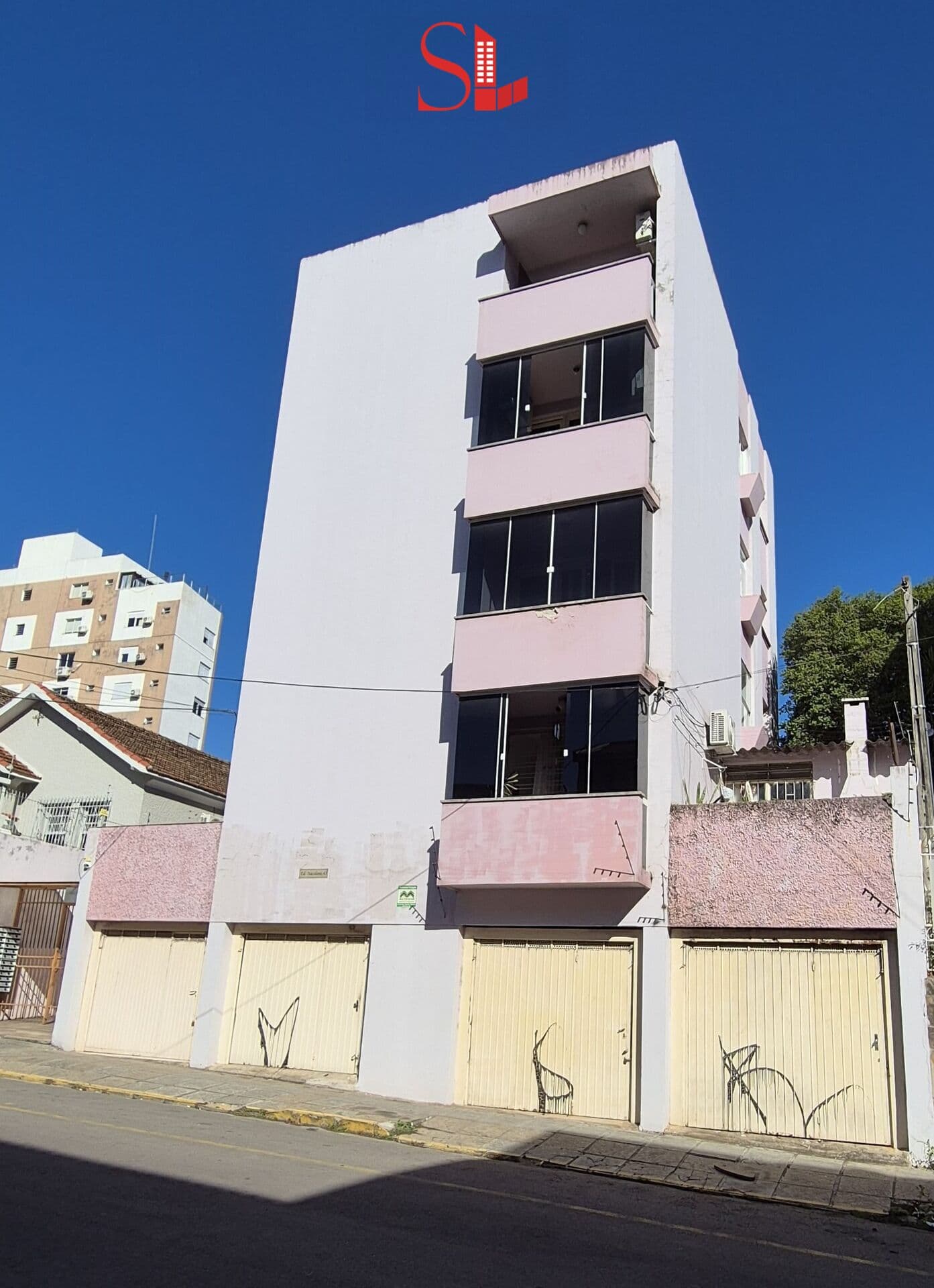 Amplo apartamento à venda
