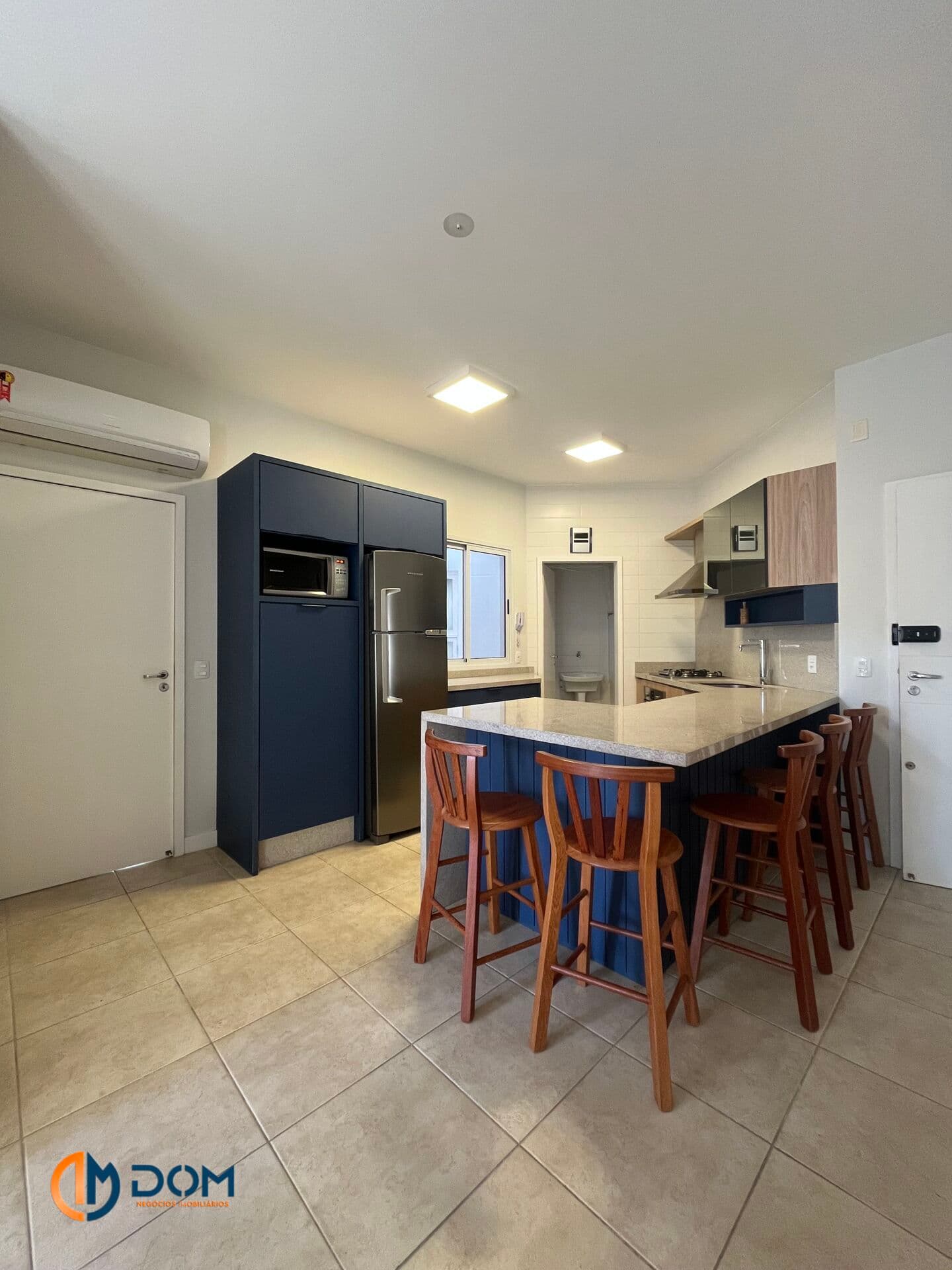 Apartamento Padrão - pé na areia, localizado na praia dos Ingleses