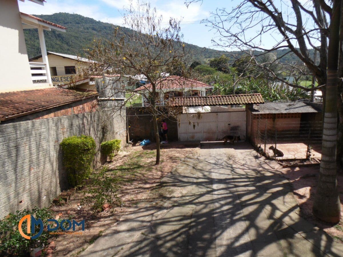 Terreno com 697m² á aproximadamente 3 km da Praia dos Ingleses
