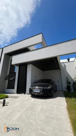 Casa térrea com 03 dormitórios - 600 metros da Praia dos Ingleses