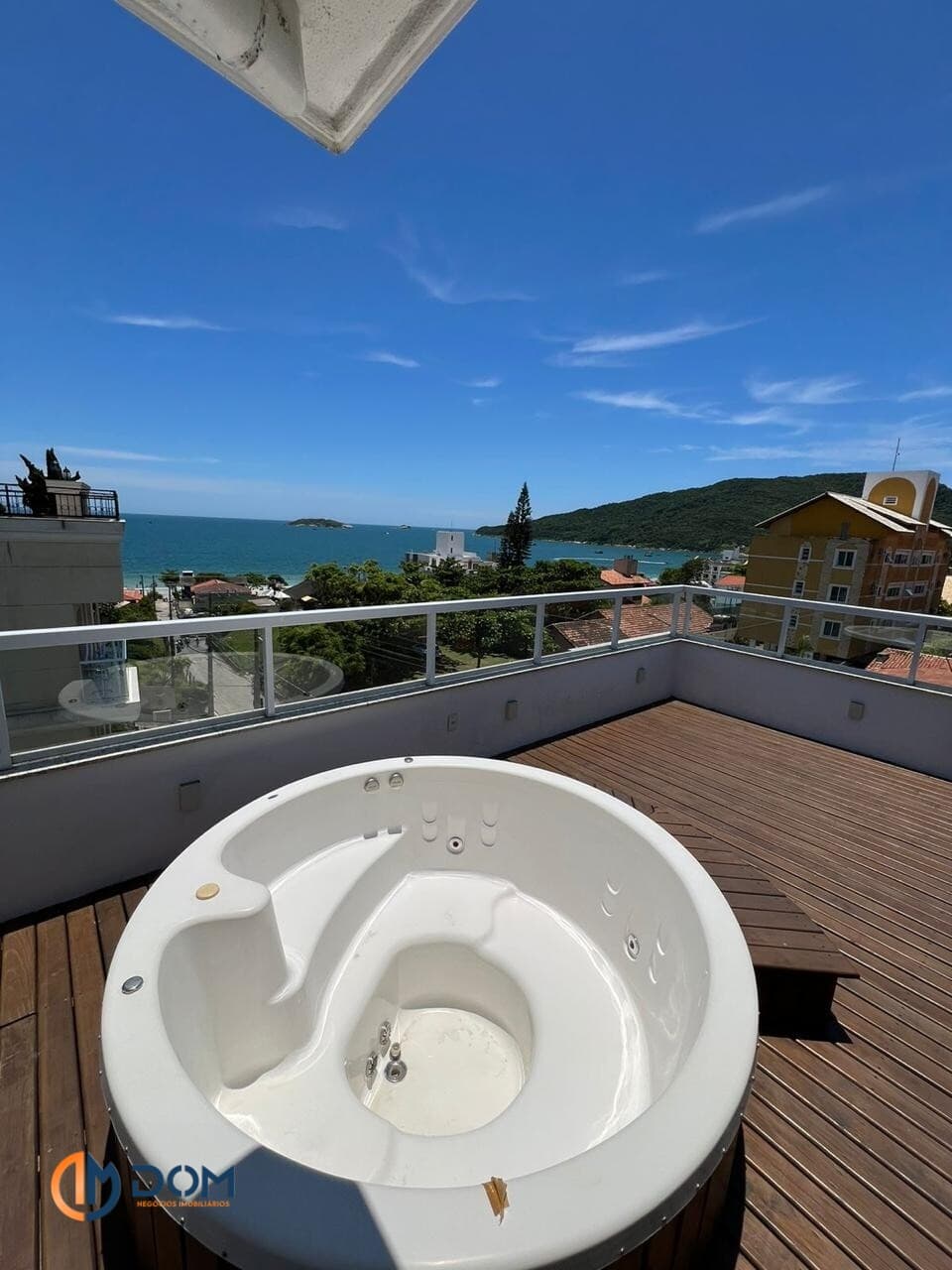 Apartamento Cobertura - aproximadamente 180 metros da Praia dos Ingleses.