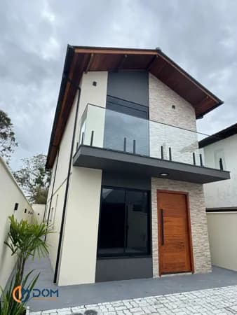 Sobrado Padrão - localizado aproximadamente 700 metros da praia do Moçambique