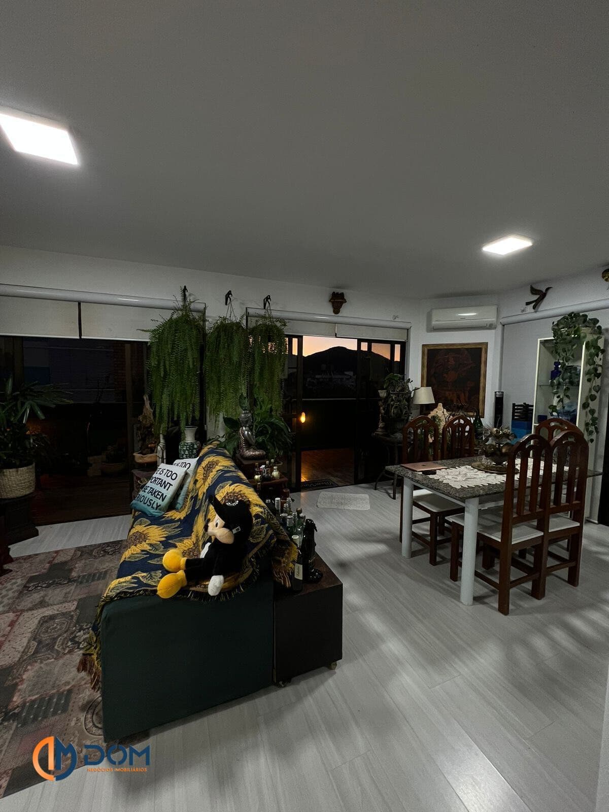Apartamento Cobertura - aproximadamente 200 metros da praia dos Ingleses
