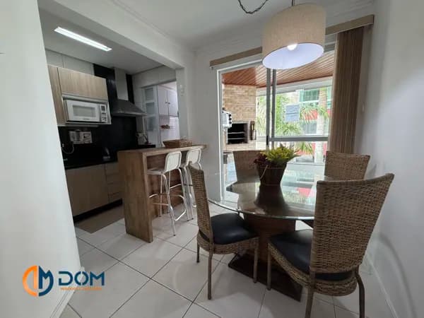 Apartamento Padrão -Praia dos Ingleses a 100 mts do mar