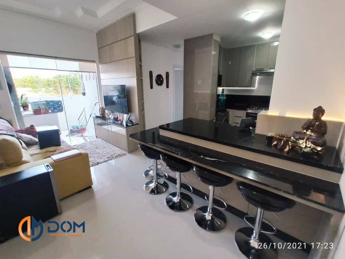 Apartamento com 03 Dormitórios, sendo 01 Suíte Mobiliado, a aproximadamente 200 metros da praia dos Ingleses.