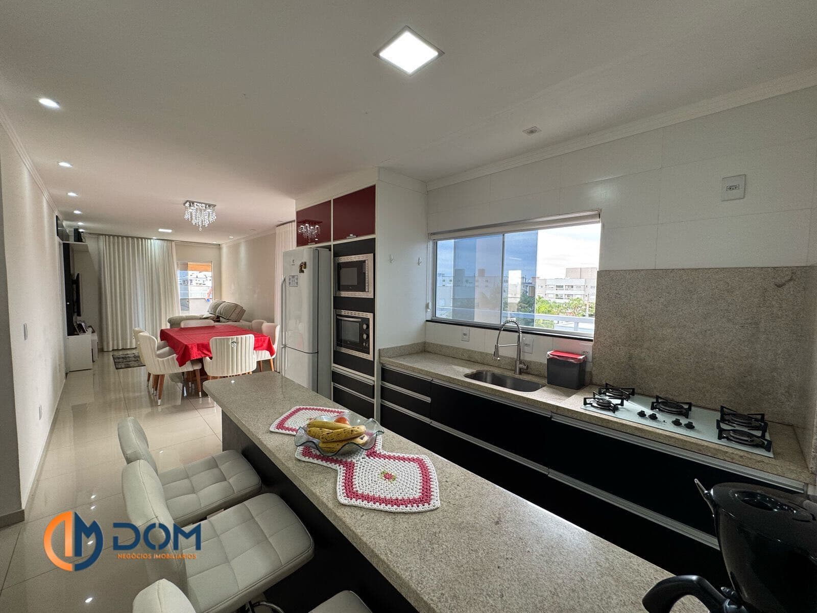 Cobertura mobiliada com 170m² á aproximadamente 600 metros da Praia dos Ingleses