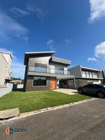 Casa de Alto Padrão - aproximadamente 6,9 km da Praia dos Ingleses