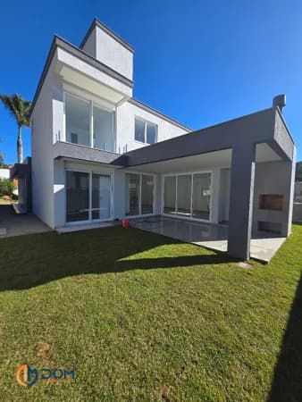 Casa Alto Padrão com 220m² á aproximadamente 2km da Praia da Cachoeira do Bom Jesus