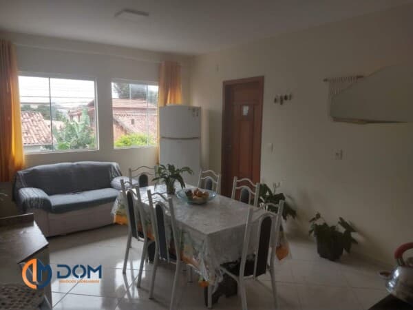 Casa com 100 m² 03 dormitórios à 2,3 km da Praia dos Ingleses.