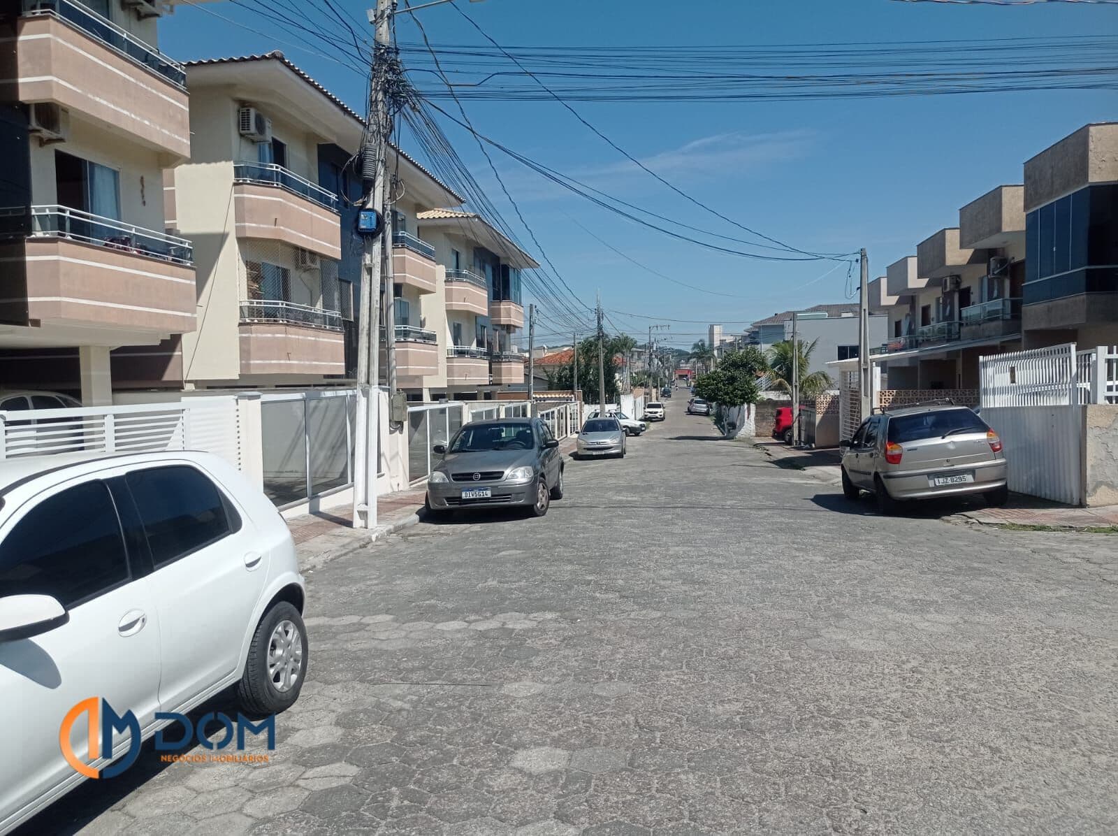 Apartamento com 3 dorm semi mobiliado ubicado aproximadamente a 1200 metros da praia dos ingleses Florianópolis