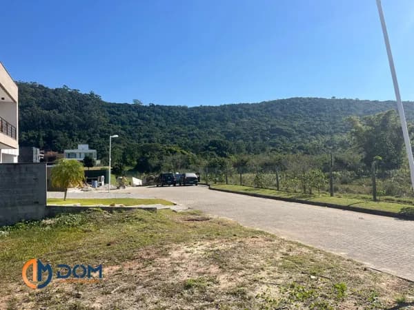 Terreno em Condomínio Alto Padrão - a 3 Km da Praia dos Ingleses