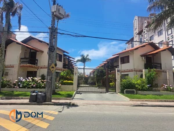 Casa Sobrado- á 150 mts da praia dos Ingleses