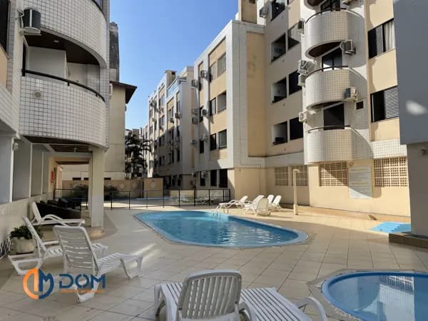 Apartamento Mobiliado com 66m² á apenas 20 metros da Praia dos Ingleses.