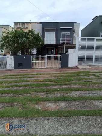 Sobrado a 3.5 km da praia dos Ingleses