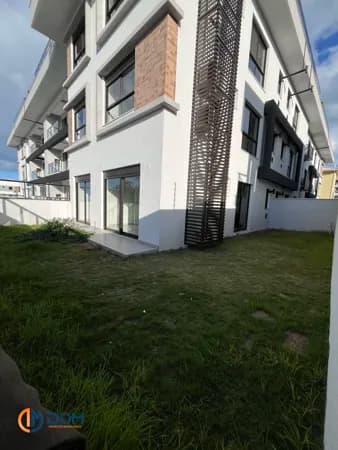 Apartamento Garden com escritura pública e vista mar, localizado na praia do santinho, Florianópolis/SC.