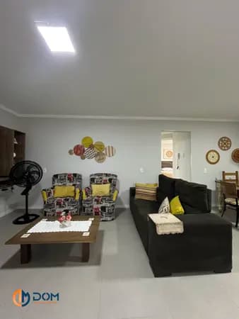 Apartamento mobiliado localizado aproximadamente 700 metros da praia do Santinho, Florianópolis/SC.