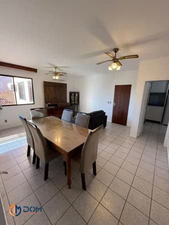 Apartamento mobiliado com 125m² á aproximadamente 30 metros da Praia dos Ingleses.