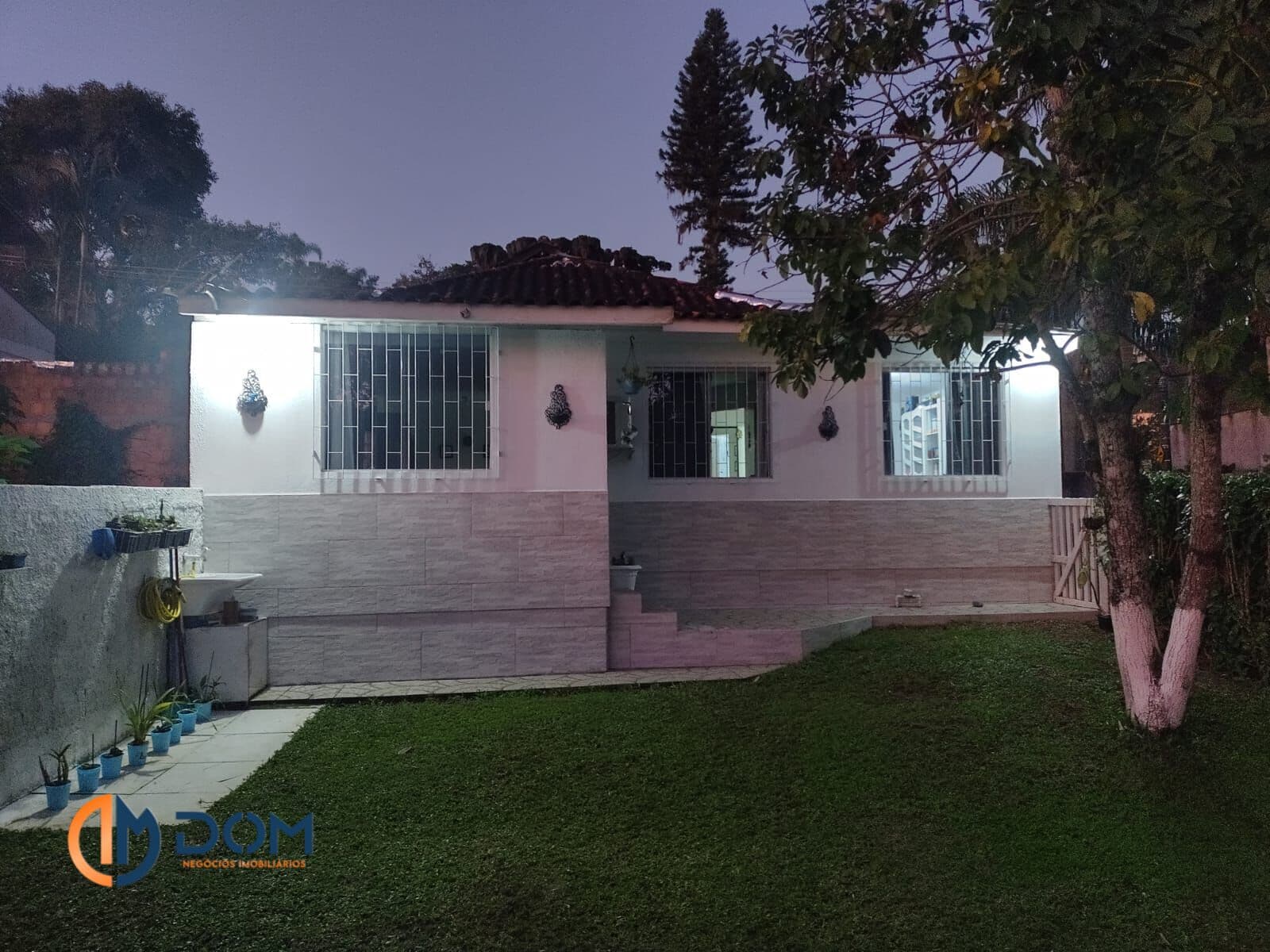 Casa Padrão - aproximadamente 6km da praia de Canasvieiras