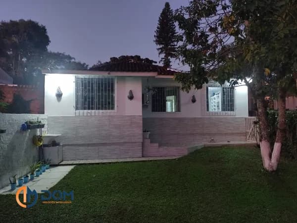 Casa Padrão - aproximadamente 6km da praia de Canasvieiras