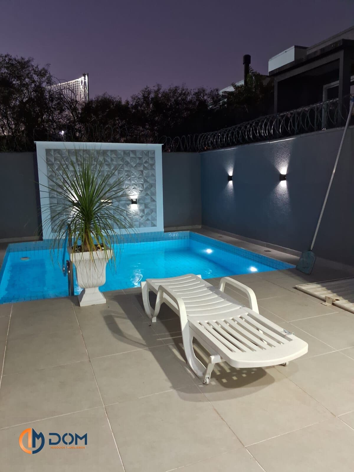 Sobrado Mobiliado com 134m² á aproximadamente 6km da Praia dos Ingleses.