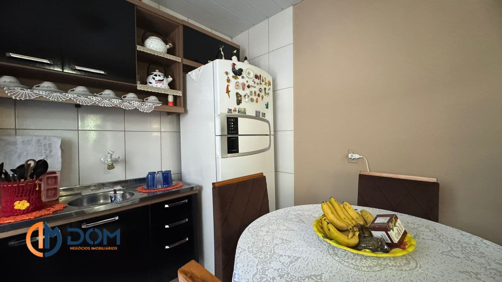 Casa individual com 3 moradias em Canasvieiras - Florianópolis - aproximadamente 1800 metros da Praia