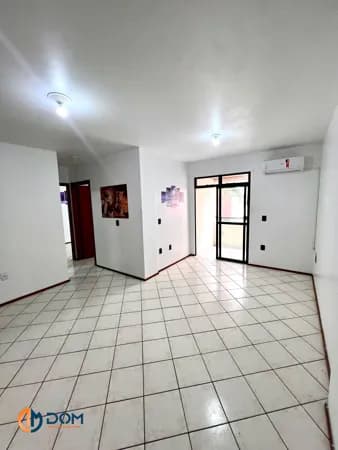 Apartamento á apenas 70 metros da Praia dos Ingleses.